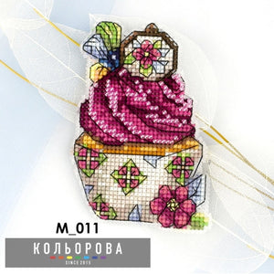 Cupcake 3 Magnet. Counted Cross stitch kit on plastic canvas. Kolorova M-011