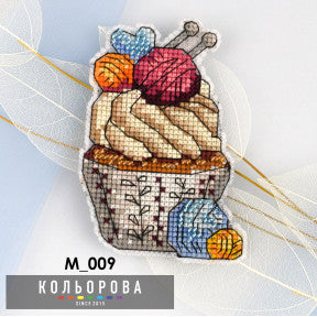 Cupcake 2 Magnet. Counted Cross stitch kit on plastic canvas. Kolorova M-009