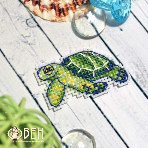 Turtle Pin. Mini Embroidery Kit on Plastic Canvas Oven 1097